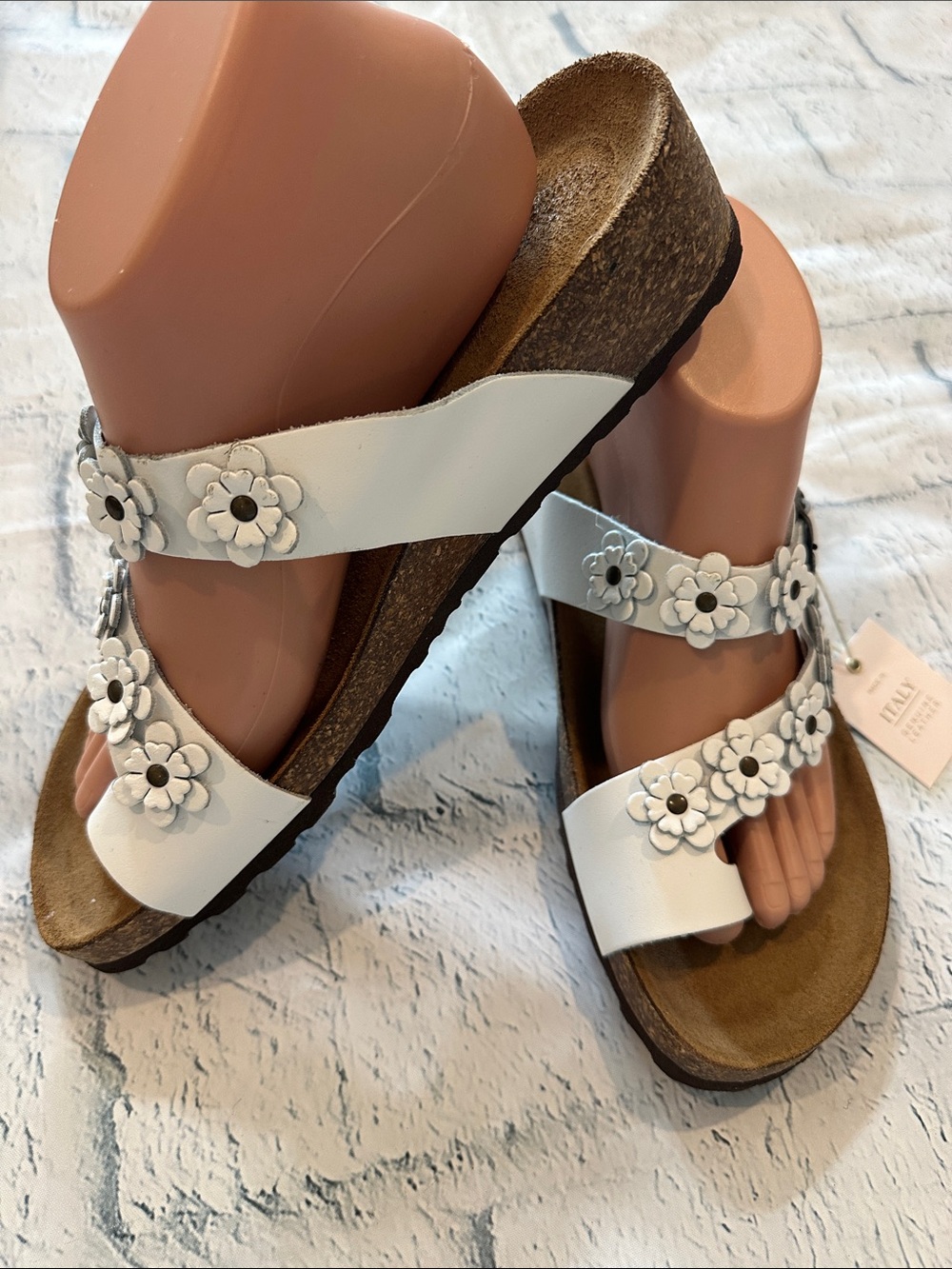 NWT Sophia Milano Women’s White Floral Double-Strap Cork Sandals